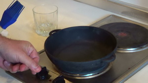 Підготовка чавунного посуду до використання